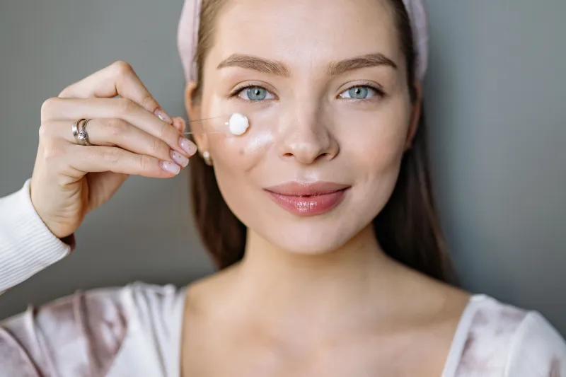 L'hydratation cutanée à la loupe : entre manque et excès, où se trouve le juste équilibre ?