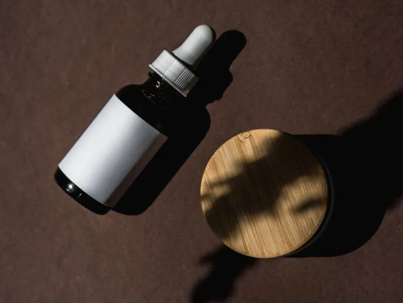 Sérums et crèmes : comprendre leurs rôles respectifs pour une routine véritablement performante