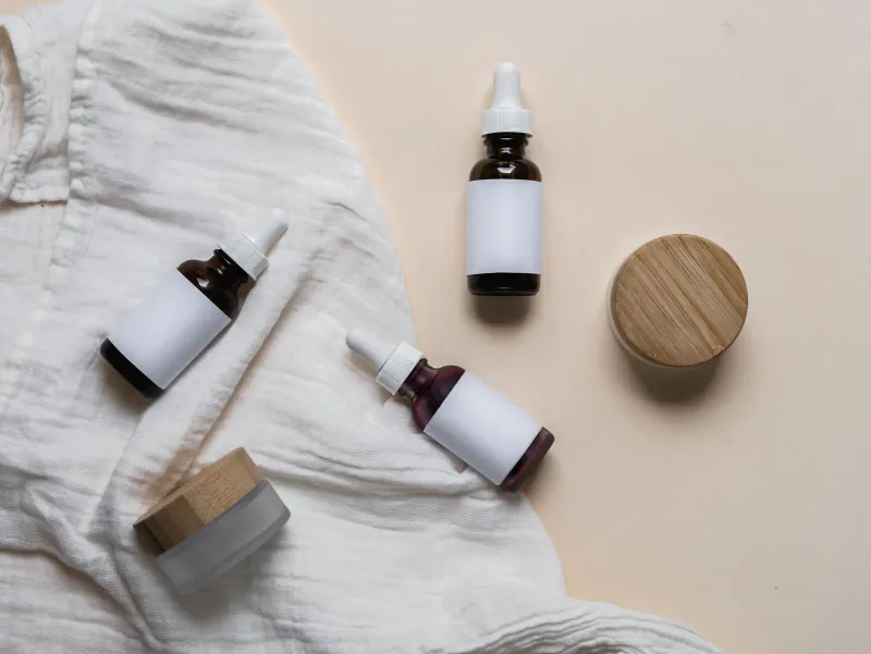 L'art de la synergie cosmétique : comment composer un sérum multi-actifs sans compromettre son efficacité